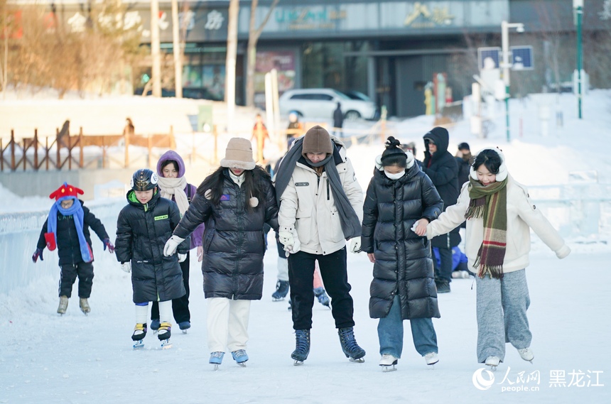 哈尔滨：快乐寒假 畅享冰雪运动
