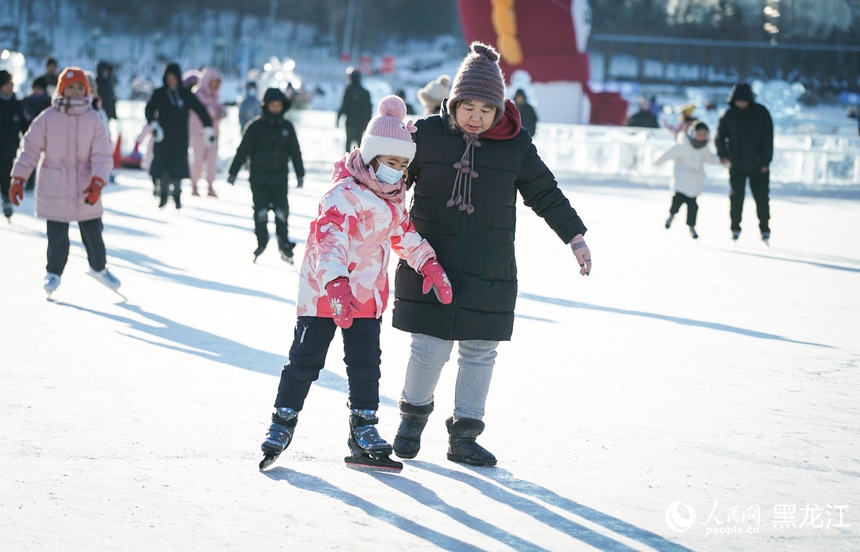 哈尔滨：快乐寒假 畅享冰雪运动