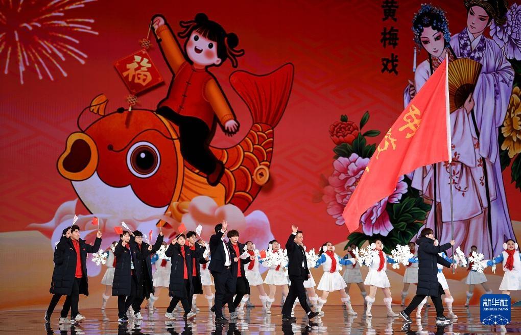 2月17日，安徽省体育代表团在“十四冬”开幕式上入场。新华社记者 邓华摄