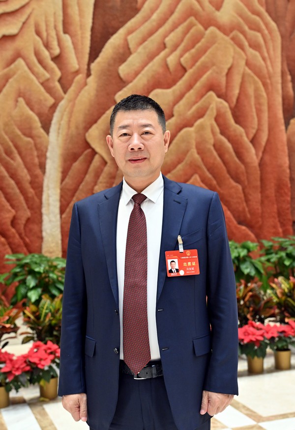 全国人大代表冷友斌。