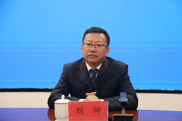 七台河市财政局党组成员、副局长刘坤。