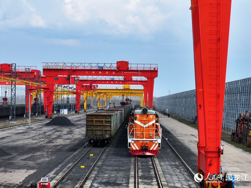 同江铁路口岸进出口运量累计突破500万吨