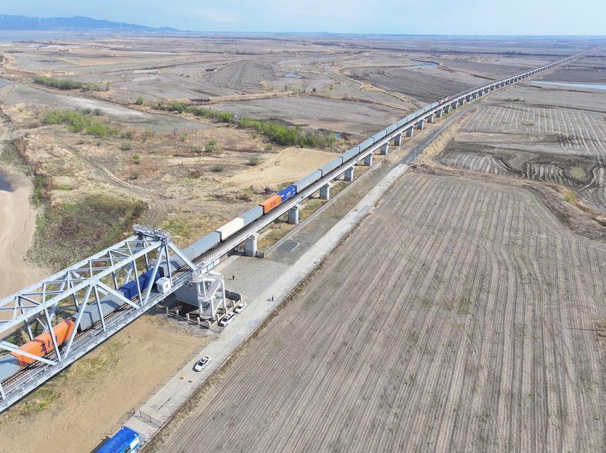 同江铁路口岸进出口运量累计突破500万吨