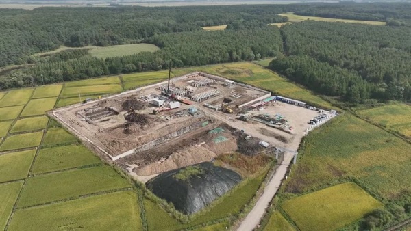 铁力年丰200MW风电项目施工现场。