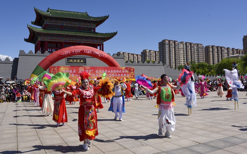 哈尔滨市依兰县第二届秧歌文化节启幕