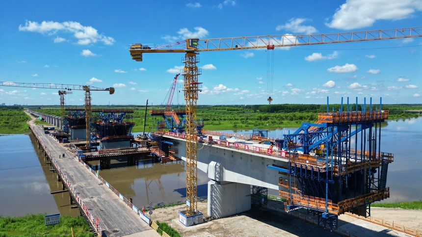 我國在建最北高鐵哈伊高鐵最長跨河橋啟動架梁施工