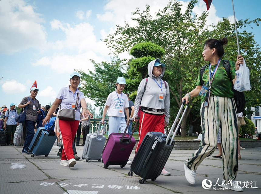 黑龙江开行今年首趟新疆旅游专列