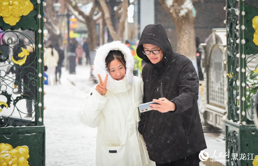 “冰城”哈尔滨迎冬雪