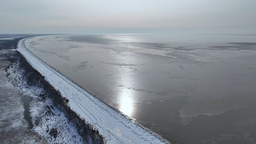 兴凯湖流冰期现“冰浪”