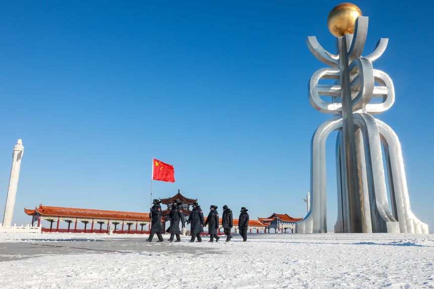 极寒-40°C，他们在祖国“东极”迎接2025年第一缕阳光