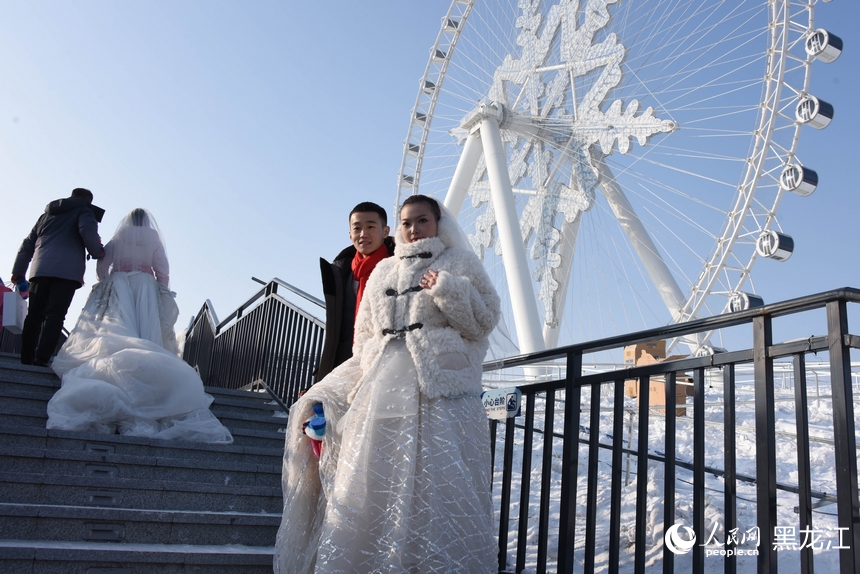 哈尔滨第四十一届公益冰雪集体婚礼举行