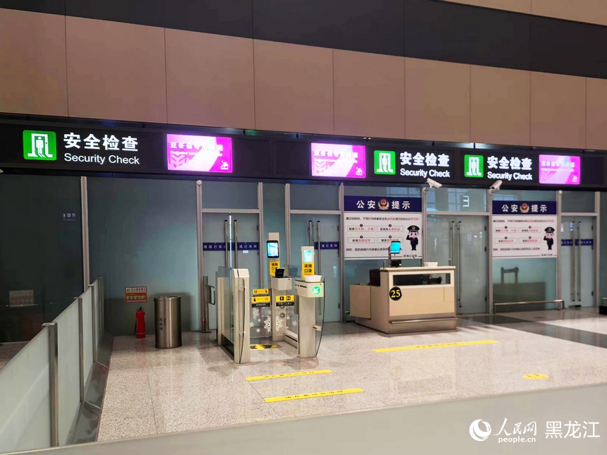 哈尔滨太平国际机场“亚冬会专用通道”。人民网记者 张齐摄