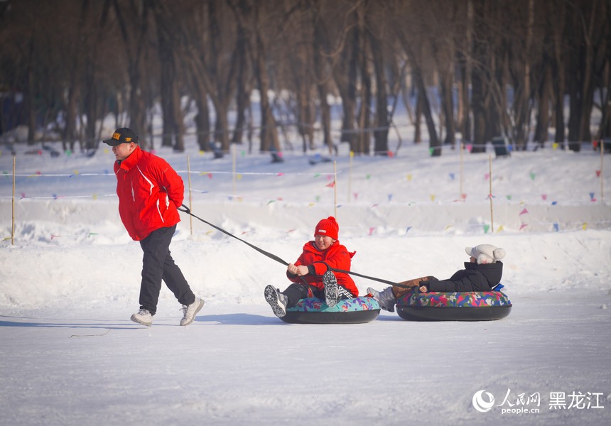 新春走基层｜喜迎亚冬会 哈尔滨市民畅享冰雪运动