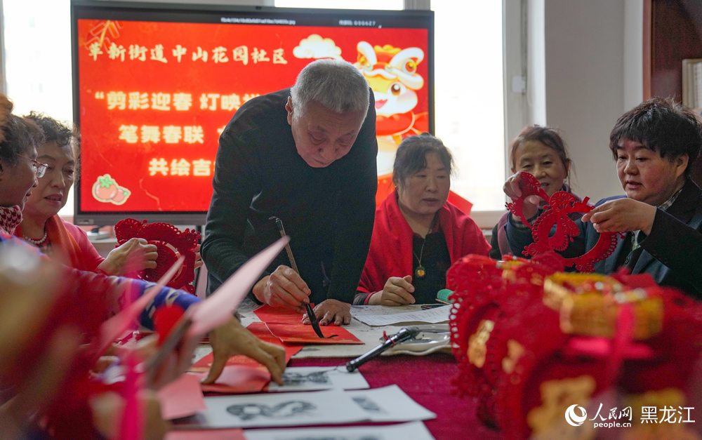 新春走基層丨社區裡的“幸福年”