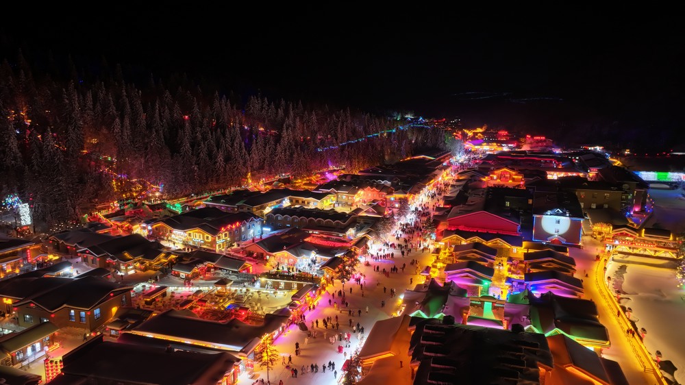 春节假期雪乡景区接待游客18万余人次
