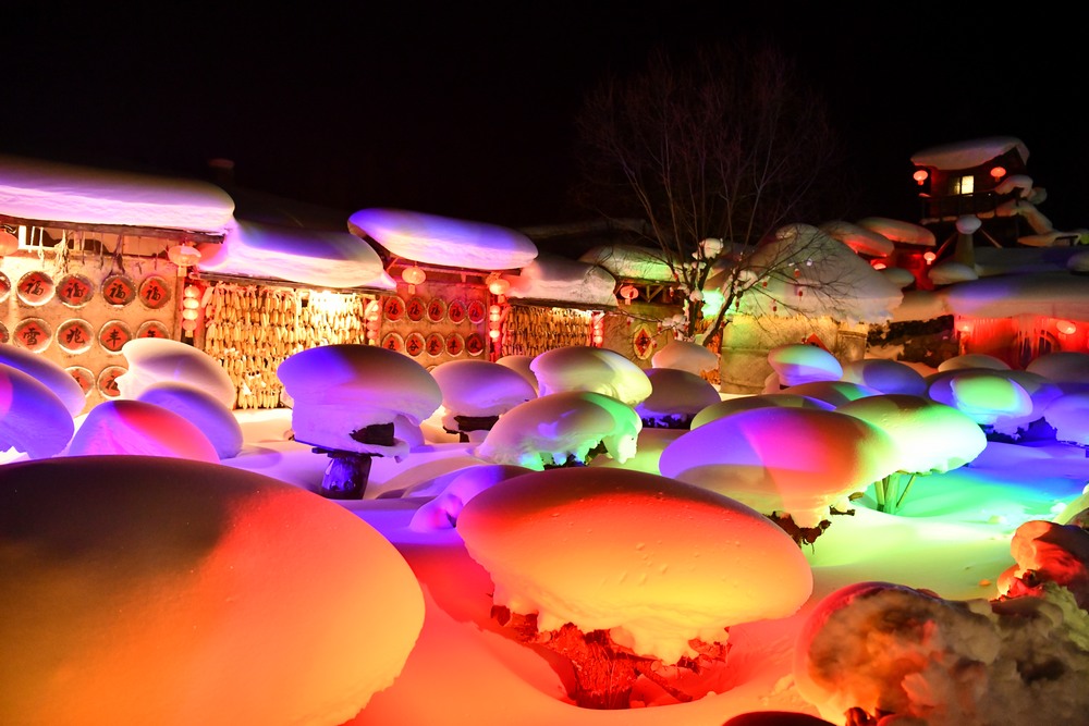 春节假期雪乡景区接待游客18万余人次