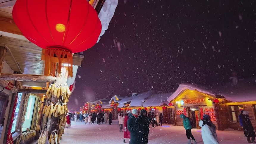 中国雪乡：春雪纷飞雪色浓