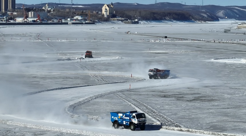 2025中俄界江黑龙江国际冰雪汽车挑战赛开赛