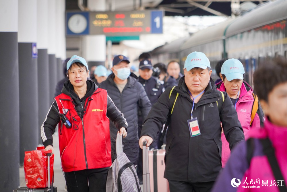 黑龙江开行今年首趟港澳“银发”旅游专列