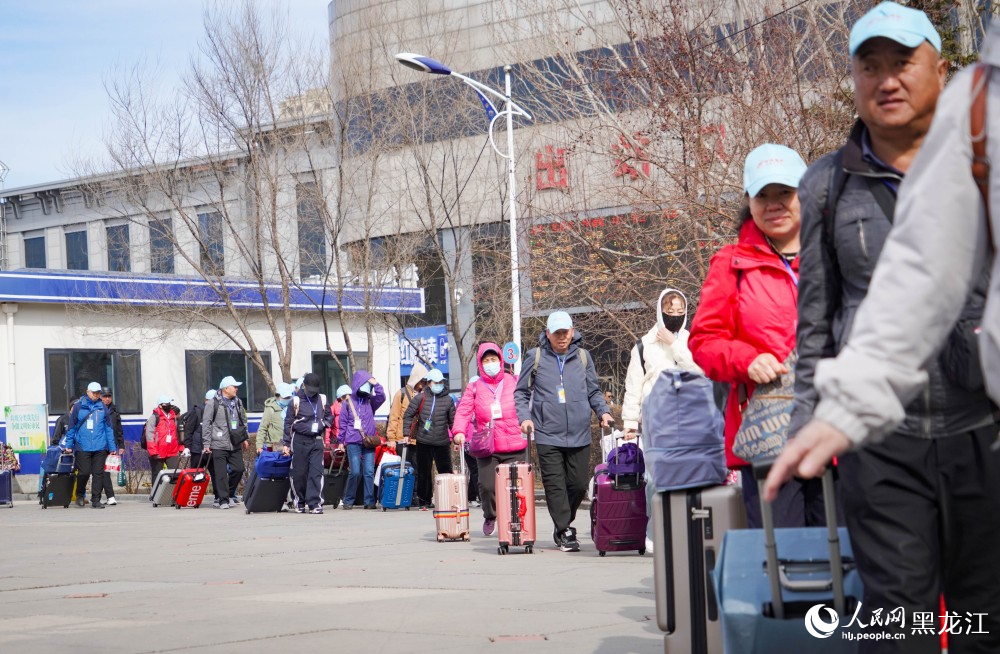 黑龙江开行今年首趟港澳“银发”旅游专列