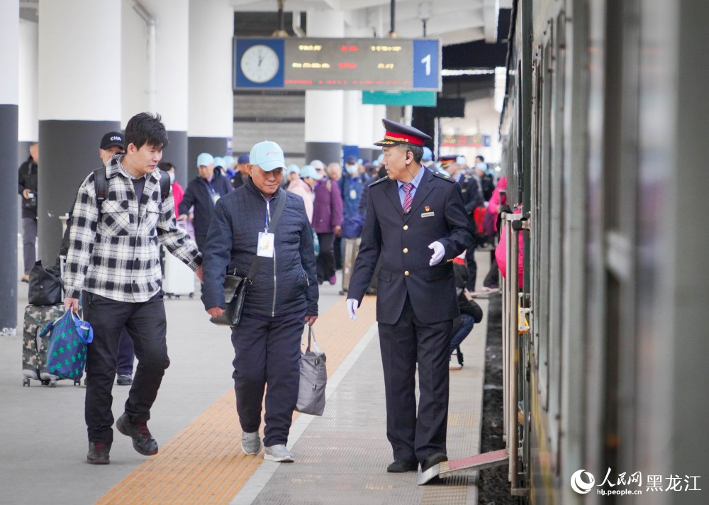 黑龙江开行今年首趟港澳“银发”旅游专列