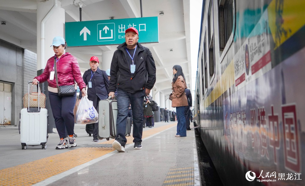 黑龙江开行今年首趟港澳“银发”旅游专列