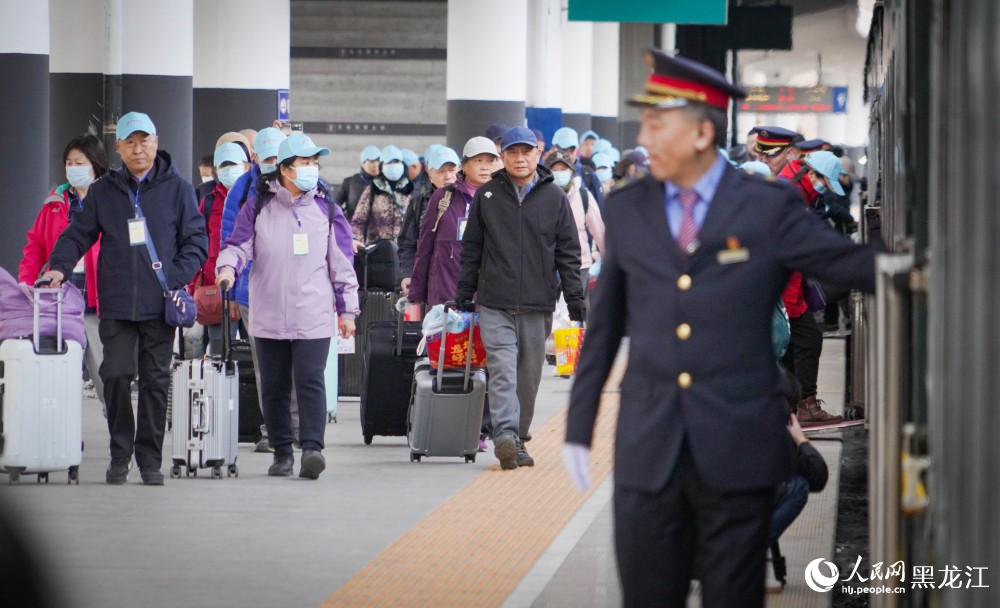 黑龙江开行今年首趟港澳“银发”旅游专列