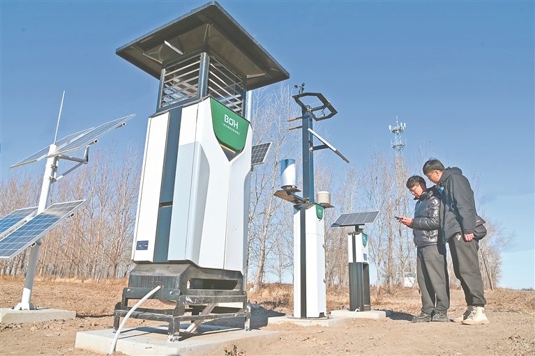 新型田间一站式管理设备。