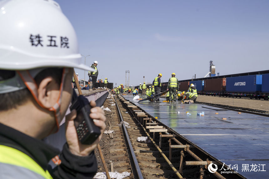 佳同铁路扩能改造工程首座车站改造施工启动