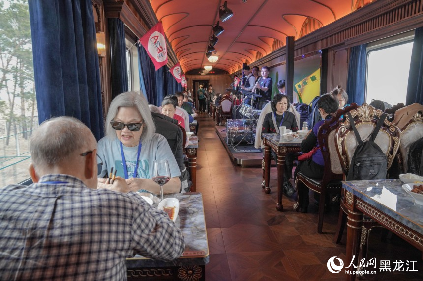 “跟着电影游中国”电影主题旅游专列“伊春号”开行