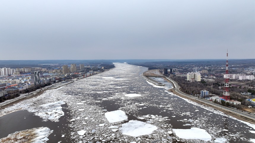 黑龍江黑河段進入春季“流冰期”