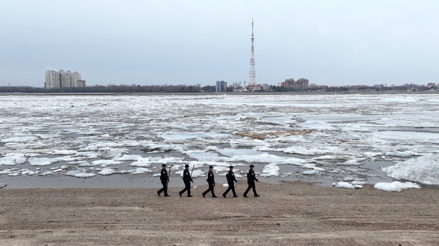 黑龍江黑河段進入春季“流冰期”