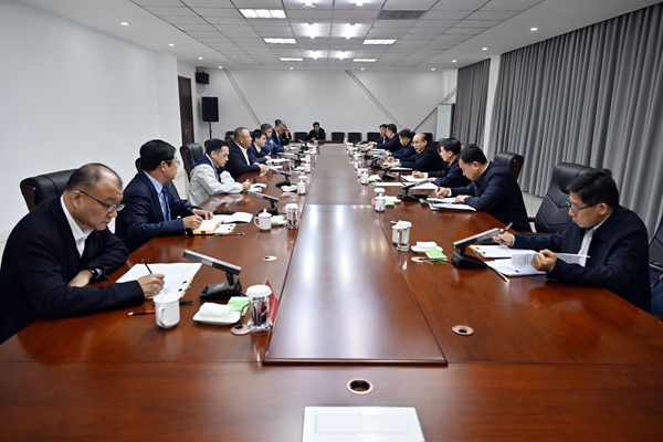 许勤主持召开包联企业座谈会。