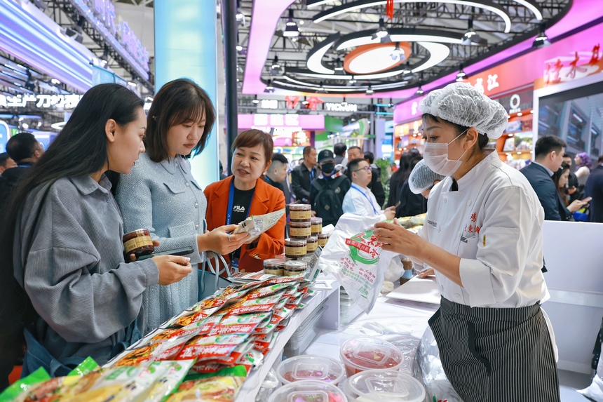 品鉴区的鸡西辣菜。鸡西市委宣传部供图