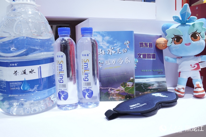 展区内的展品。人民网 徐成龙摄