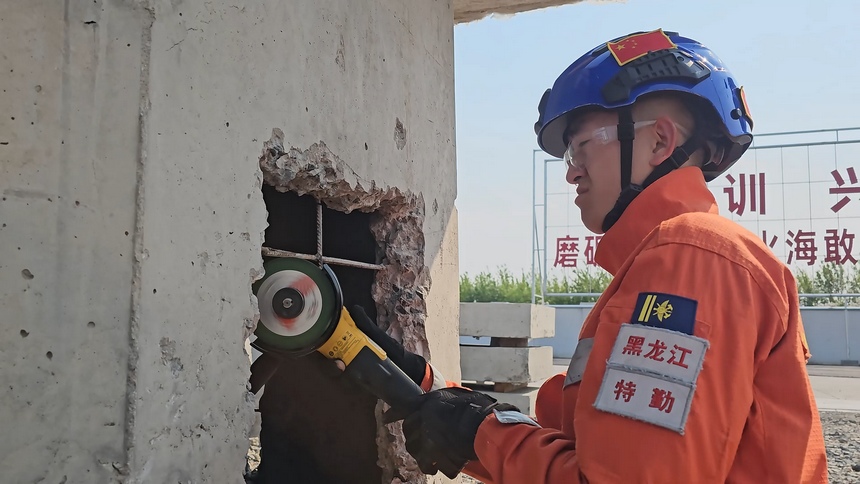 黑龙江省森林消防总队开展地震救援训练
