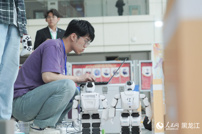 人工智能＋机器人 看高校学生赛“硬核”科技
