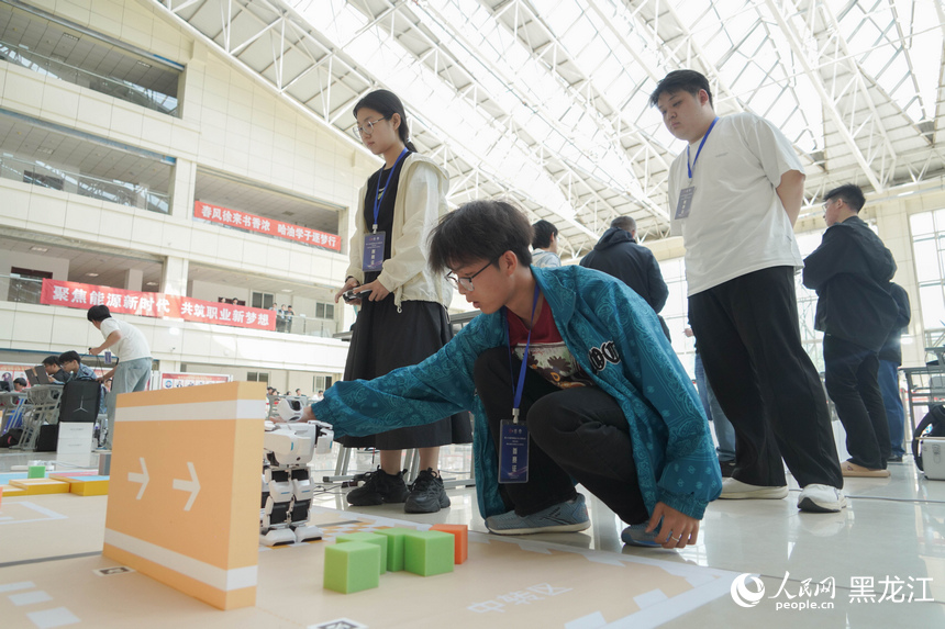 人工智能＋机器人 看高校学生赛“硬核”科技