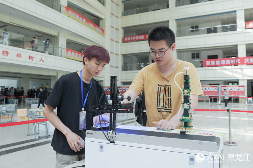 人工智能＋机器人 看高校学生赛“硬核”科技