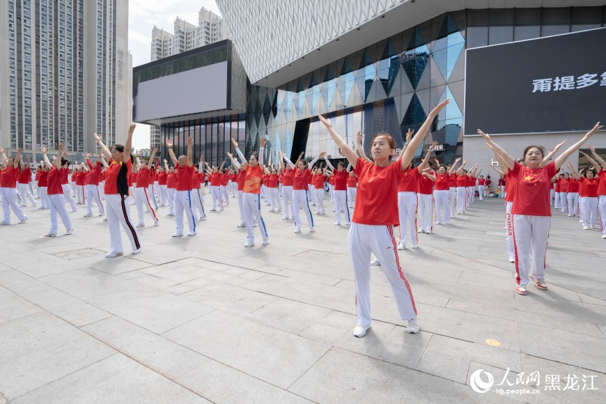 哈尔滨：全民健身动起来