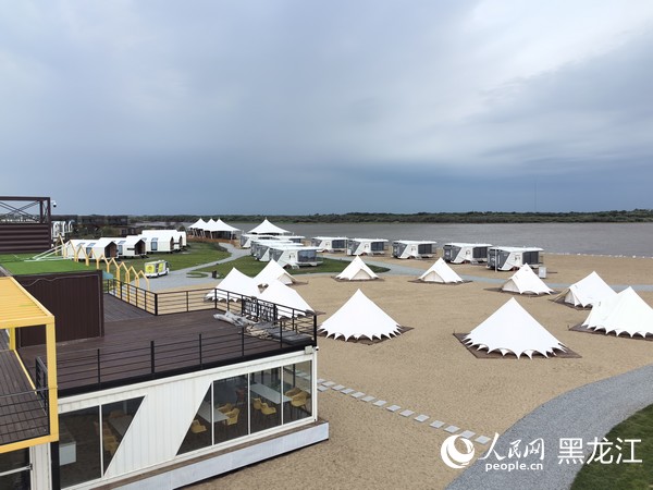 撫遠市貝殼沙灘營地。人民網 尚城攝