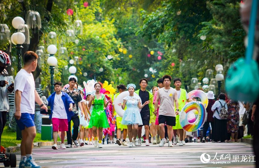 夏有涼風在冰城丨太陽島上邂逅“彩色浪漫”