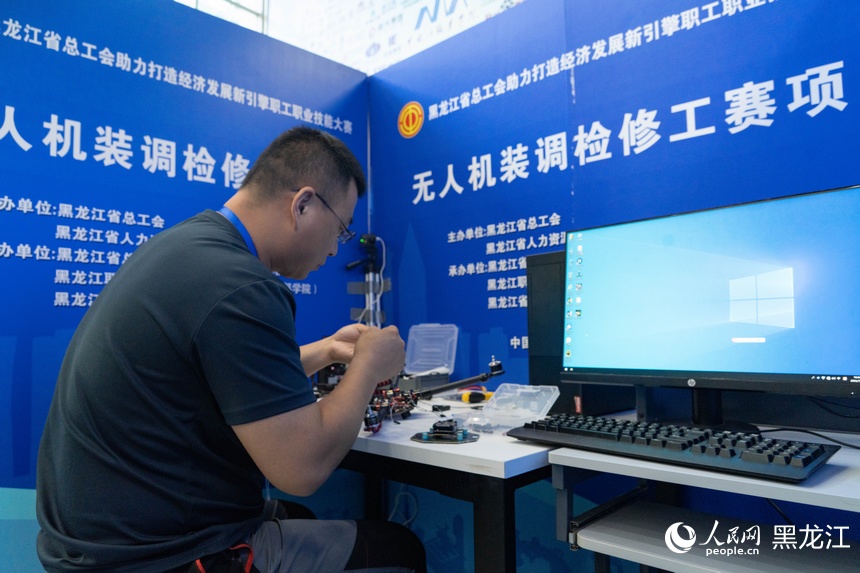 參賽選手在比賽中。