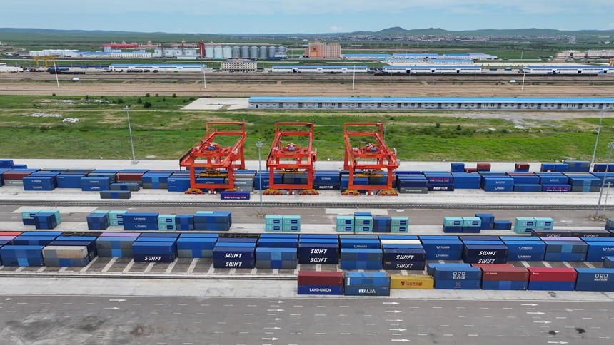 满洲里铁路口岸通行中欧班列突破30000列