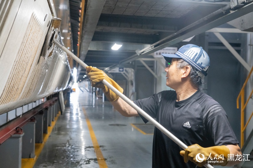 探访中国最北高铁“4S”店：“动车医生”来“体检”