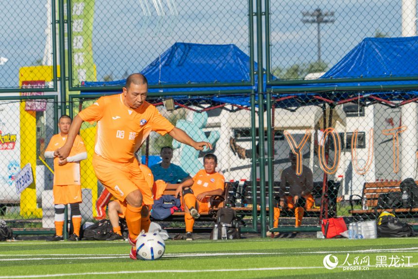 “哈超”：从冰雪园区踢到绿茵赛场