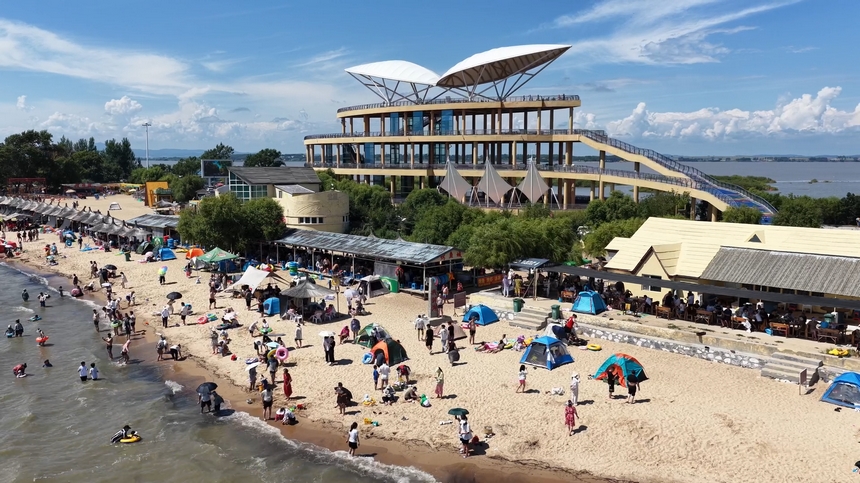 兴凯湖旅游旺季“热”起来