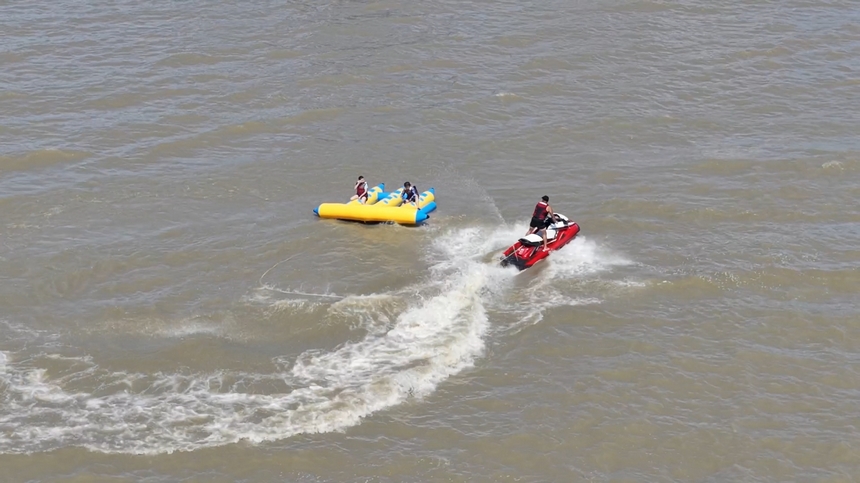 兴凯湖旅游旺季“热”起来