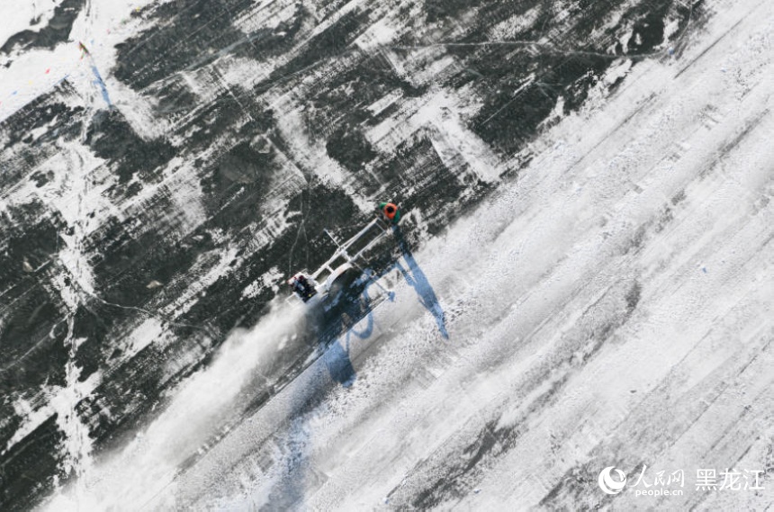 哈爾濱：又到一年採冰時