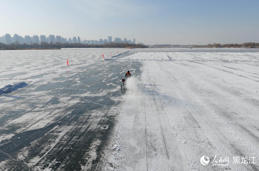 哈爾濱：又到一年採冰時
